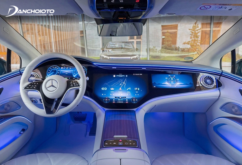 Khoang cabin ngập tràn công nghệ của Mercedes-Benz EQS 2022