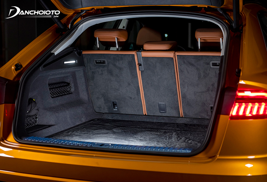 Khoang hành lý của Audi Q8 2022 có thể tích lên đến 605 lít