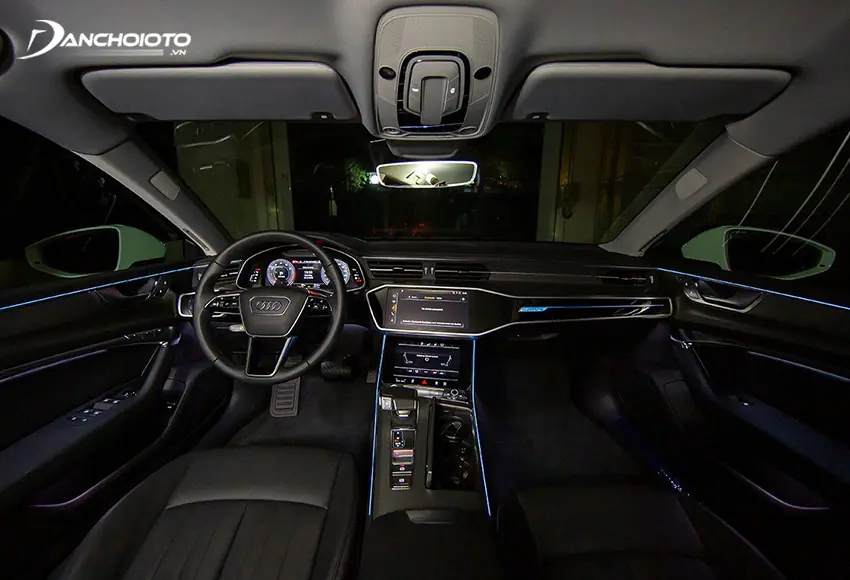 Khu vực lái Audi A7 Sportback 2024 trông rộng hơn với lối thiết kế mới mẻ, gọn gàng