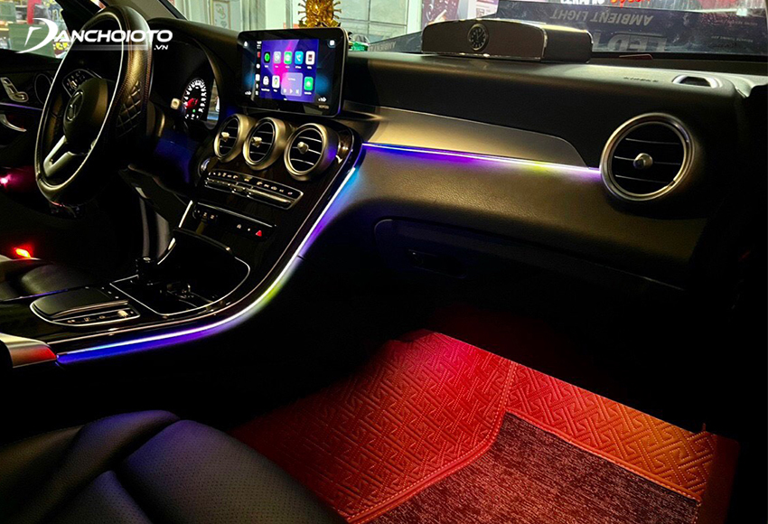 LED viền nội thất ô tô có thể điều khiển bằng Smartphone hay màn hình trên xe