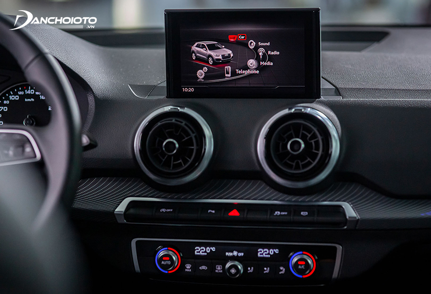 Audi Q2 2023 trang bị màn hình giải trí cảm ứng MMI radio plus 5.8 inch HD đặt ngay vị trí trung tâm bảng taplo