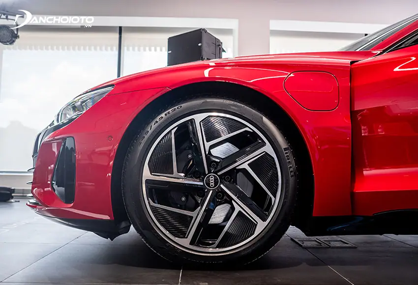 Audi E-tron GT 2024 sử dụng bộ mâm đa chấu hợp kim thể thao
