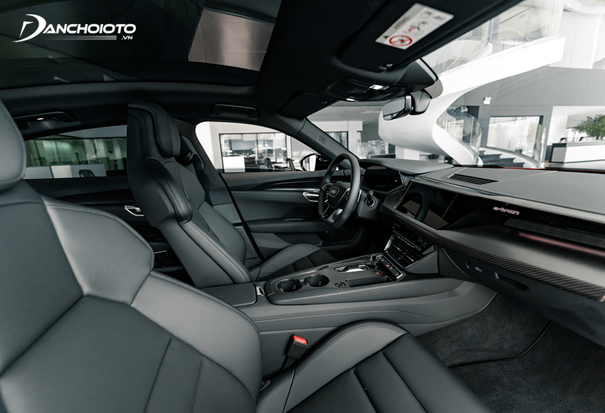 Audi E-tron GT 2023 trang bị ghế bọc da Nappa cao cấp và sợi Dynamica
