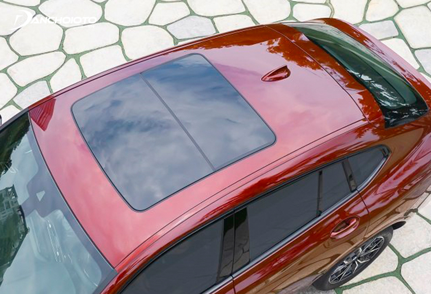 BMW X4 2023 có cửa sổ trời Panorama