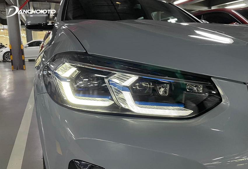 Cụm đèn trước sử dụng công nghệ BMW Laserlight cho khả năng chiếu sáng tốt