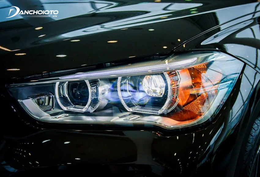 Đèn chiếu sáng BMW X1 2022 sử dụng cụm đèn full LED