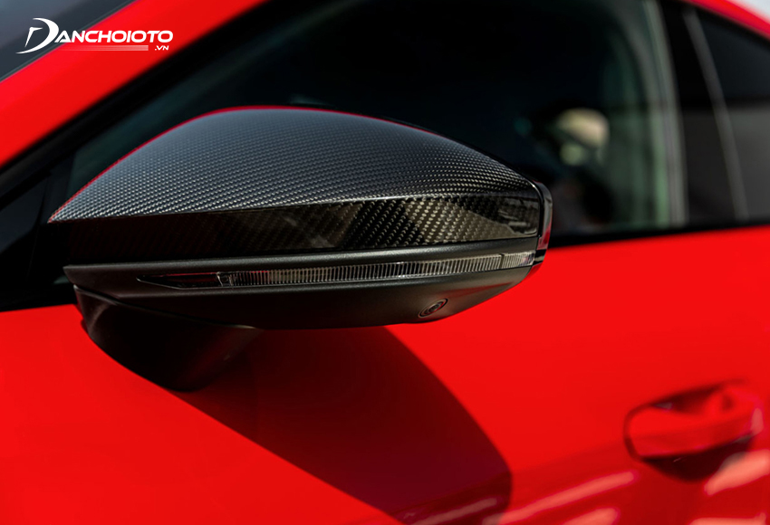 Gương chiếu hậu Audi e-Tron GT 2022 sơn đen trang bị thêm nhiều tính năng hiện đại