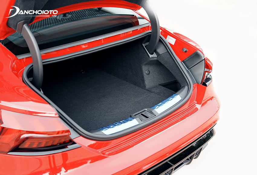 Khoang hành lý Audi E-tron GT 2024 có thể mở rộng linh hoạt