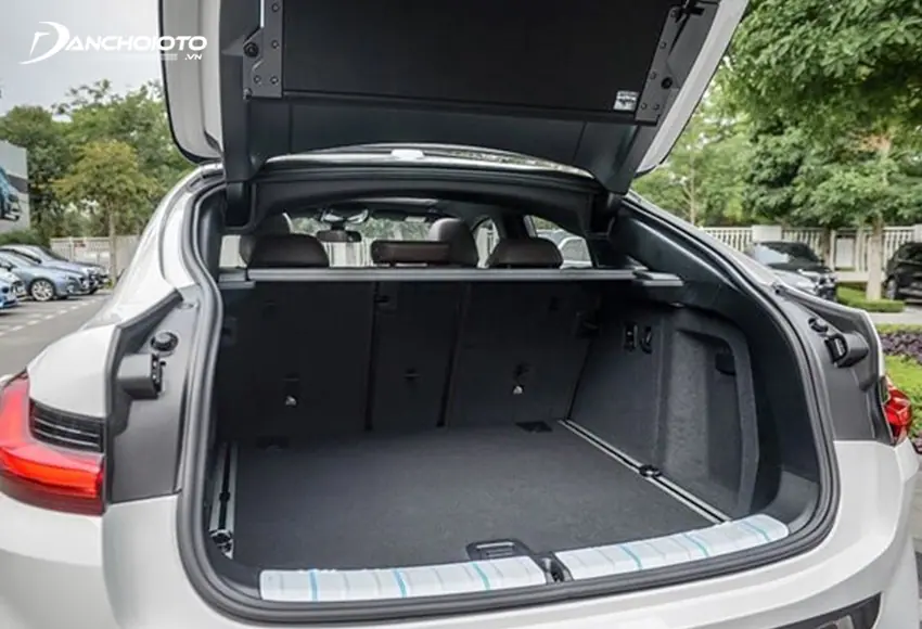 Khoang hành lý BMW X4 2024 có thể tăng lên tối đa 1430 lít nếu gập hàng ghế sau theo tỷ lệ 40:20:40