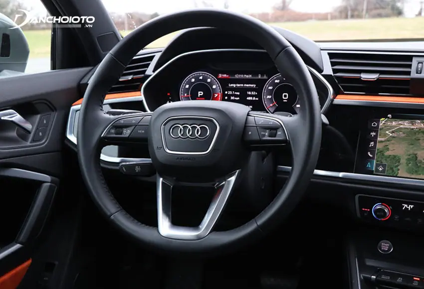 Vô lăng Audi Q3 2024 cũng cho cảm giác lái vô cùng chân thực