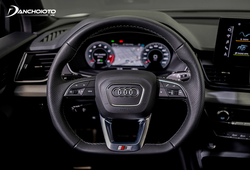 Khu vực lái của Audi Q5 2023 sở hữu công nghệ hiện đại
