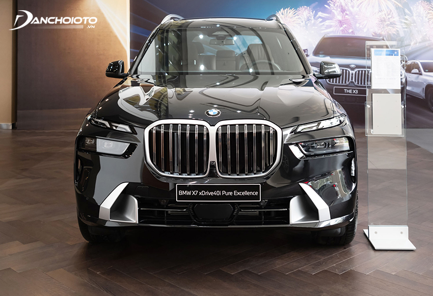 BMW X7 LCI 2024 có phần lưới tản nhiệt lớn gây nhiều tranh cãi