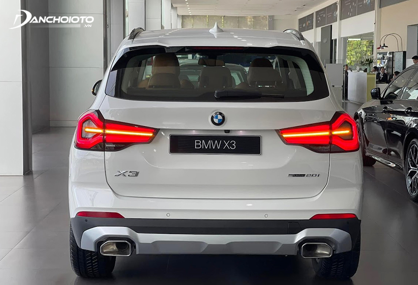 Cản sau của BMW X3 2023 cũng được sơn bạc nhám hoặc cùng màu thân xe