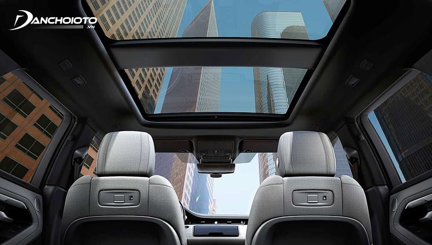Cửa sổ trời trên Land Rover Range Rover Evoque 2023