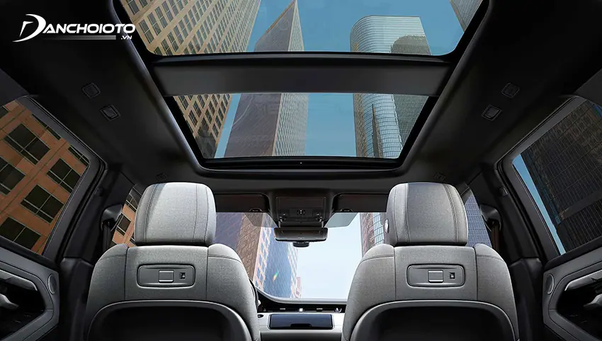 Cửa sổ trời trên Land Rover Range Rover Evoque 2024