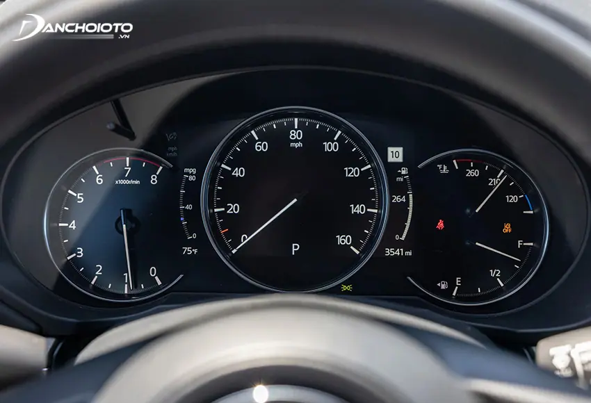 Cụm đồng hồ Mazda CX-5 2023 hiện đại hơn với màn hình hiển thị đa thông tin 7 inch ở giữa