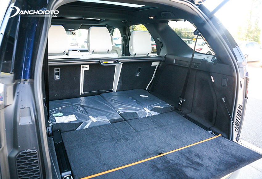 Để tạo thêm diện tích chứa đồ trên Land Rover Discovery 2024 có thể gập hàng ghế thứ 3 xuống
