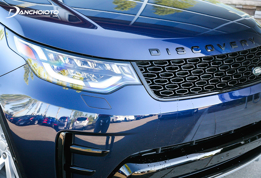 Đèn pha chiếu sáng  Land Rover Discovery 2024 dạng LED Projector hình khối và dải đèn định vị gấp khúc