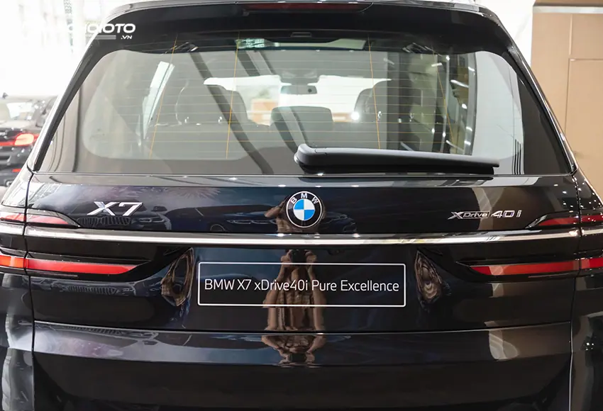 Đuôi xe BMW X7 2023 làm nên từ những mảng vuông cá tính