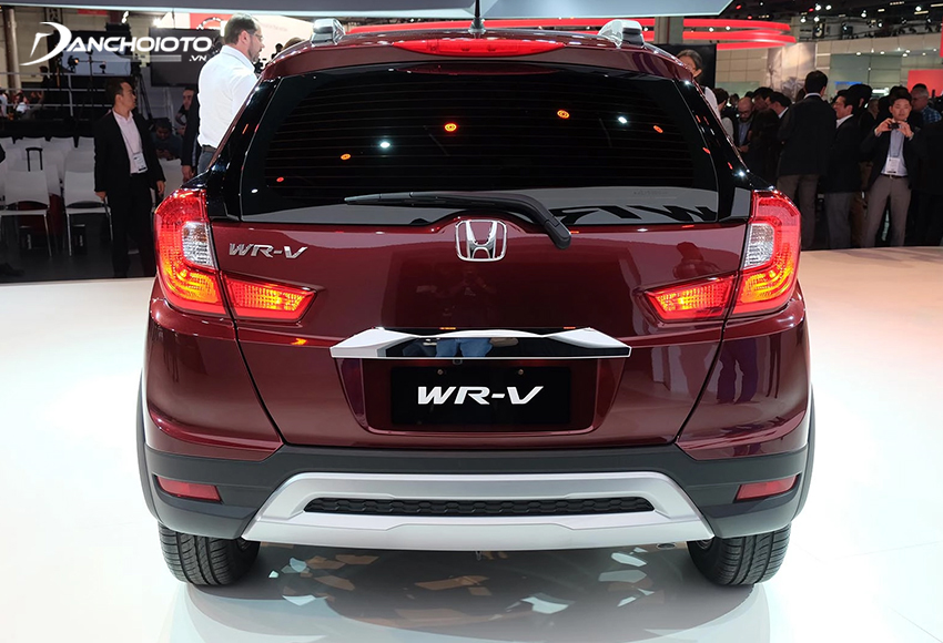 Đuôi xe Honda WR-V 2023 cứng cáp và nam tính hơn với nhiều mảng vuông