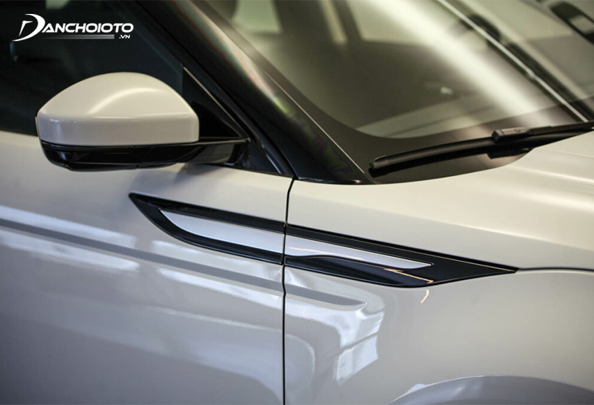 Gương chiếu hậu Land Rover Range Rover Evoque 2023 sơn đen có chức năng sấy và chỉnh/gập điện