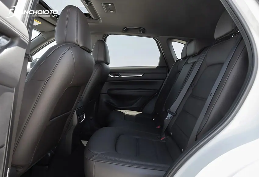 Hàng ghế sau Mazda CX-5 2023 tương đối thoải mái
