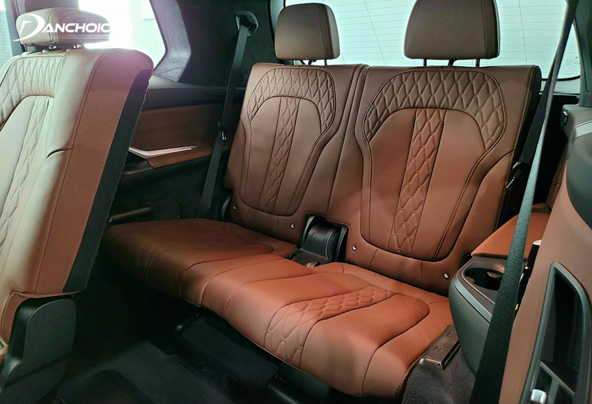 Hàng ghế thứ ba của BMW X7 2023 rộng rãi dành cho 2 người lớn