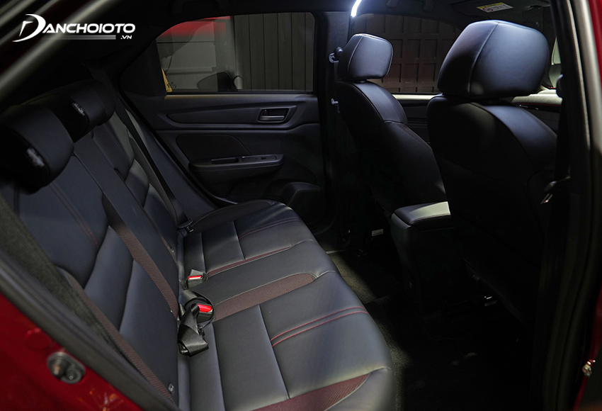 Hàng ghế thứ hai của Honda WR-V 2023 có không gian để chân thoải mái và rộng rãi