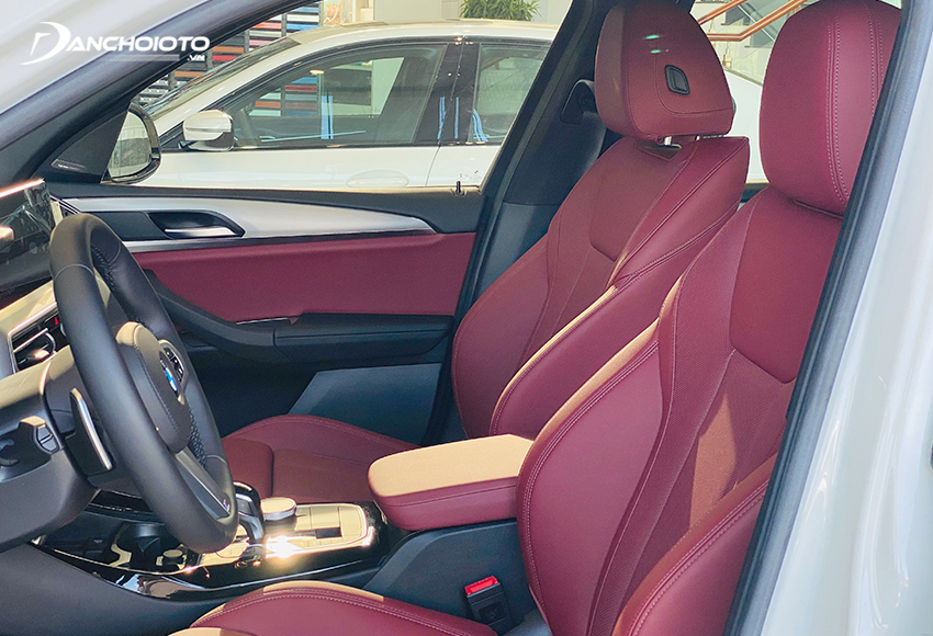 Hàng ghế trước của BMW X3 2023 có chức năng chỉnh điện và nhớ vị trí