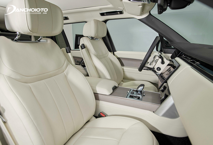 Hàng ghế trước của Land Rover Range Rover 2023 bản 7 chỗ tích hợp chỉnh điện 24 hướng, massage cùng thông gió/làm mát
