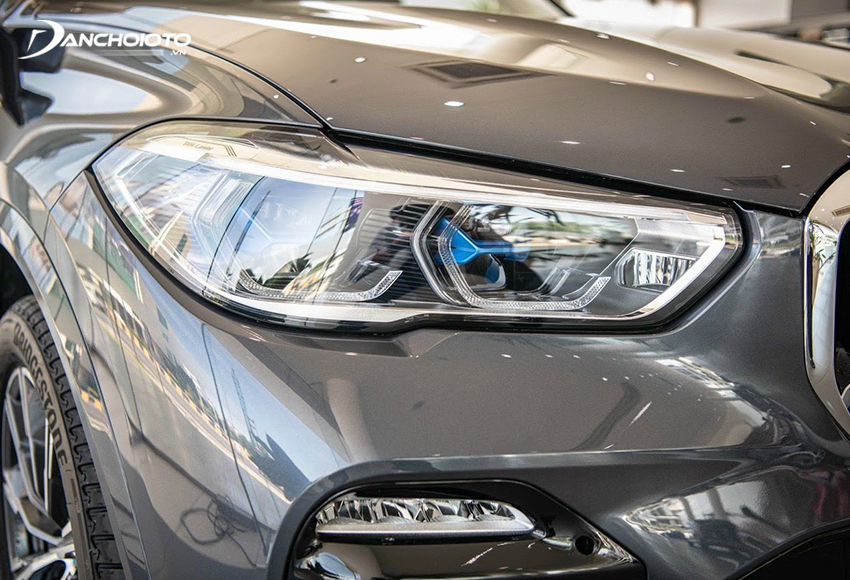 Hệ thống đèn phía trước của BMW X5 2023 cho khả năng chiếu sáng ấn tượng