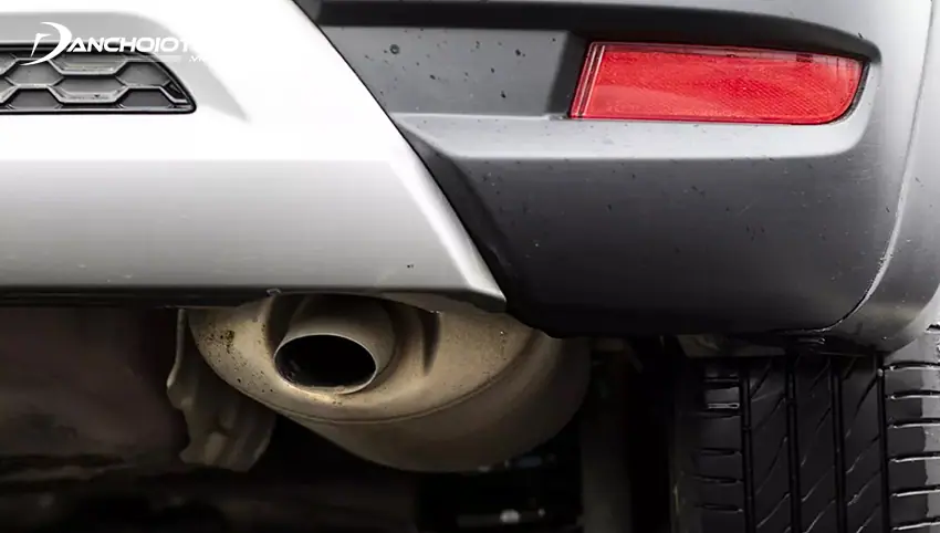 Honda WR-V 2024 có ống xả ẩn dưới gầm xe tương đồng với Honda Civic