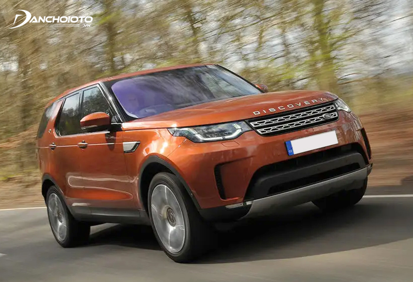 Khả năng vận hành của Land Rover Discovery 2023 đáp ứng linh hoạt trên đường cao tốc hoặc những chuyến đi dài
