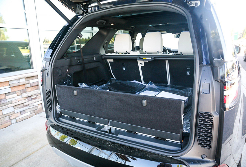 Khoang hành lý Land Rover Discovery 2023 nhỏ hẹp