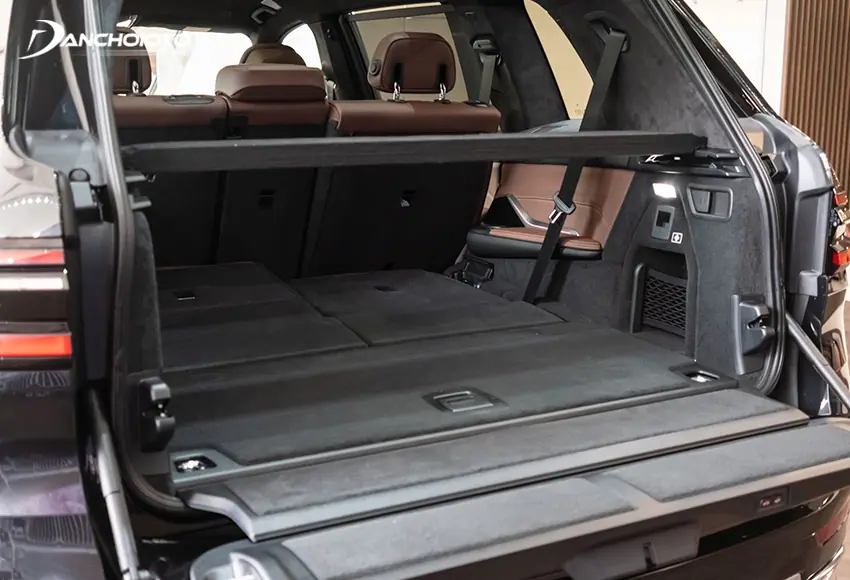 Khoang hành lý của BMW X7 đáp ứng được khá nhiều nhu cầu
