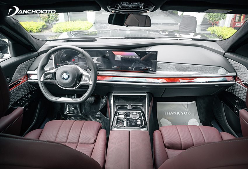 Khoang nội thất của BMW 7 Series đầy sang trọng và hiện đại