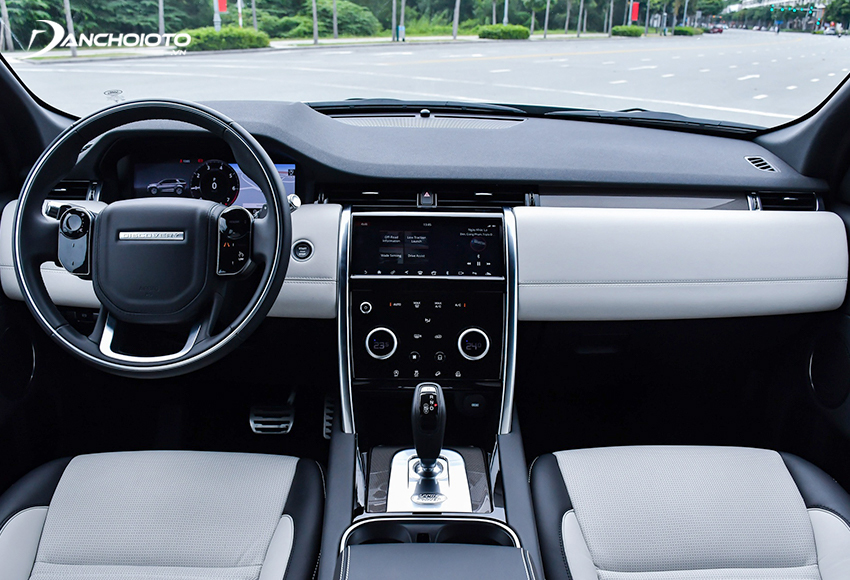 Khoang nội thất của Land Rover Discovery Sport 2023 tràn ngập công nghệ
