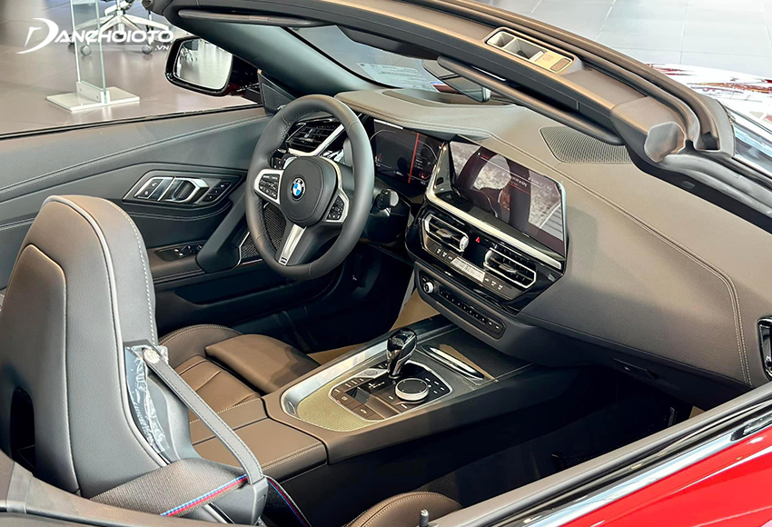 Khoang nội thất ngập tràn công nghệ của BMW Z4 2024