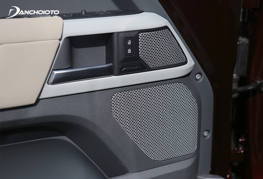 Land Rover Defender 2023 có hệ thống âm thanh Meridian 12 loa