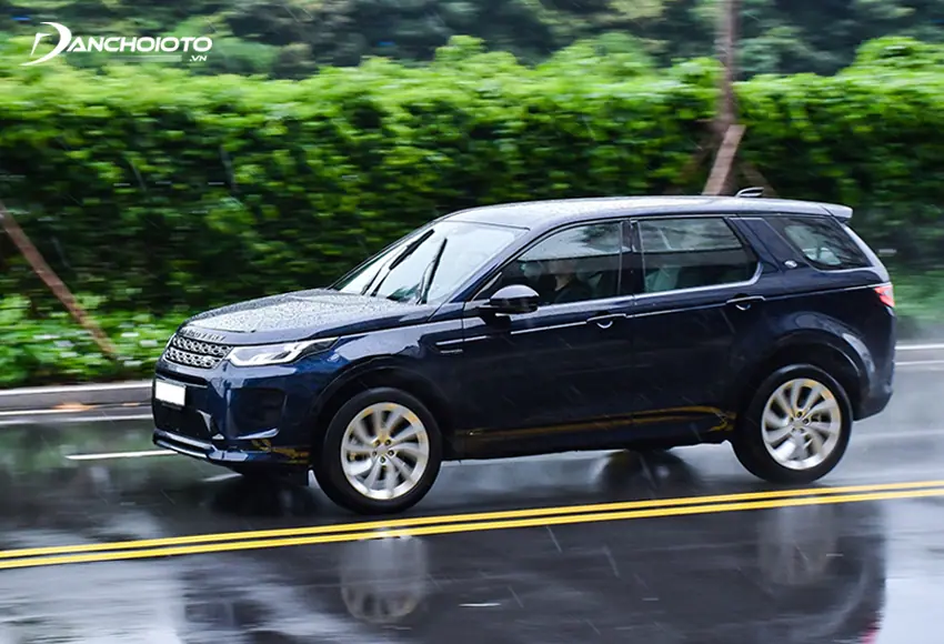 Land Rover Discovery Sport 2024 đem đến khả năng vận hành và tăng tốc vượt trội