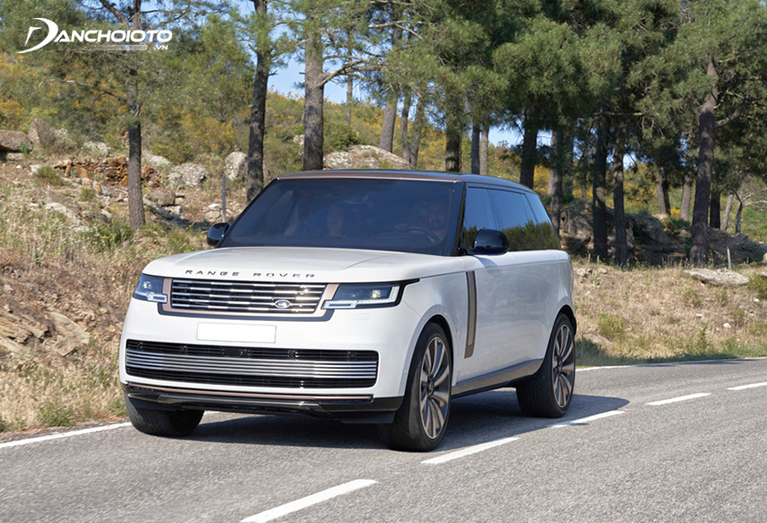 Land Rover Range Rover 2023 được trang bị hệ thống truyền động tiên tiến nhất của hãng xe sang đến từ Anh Quốc
