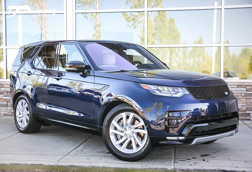 Mẫu SUV Land Rover Discovery 2023 có gương chiếu hậu và tay nắm cửa cùng màu thân xe