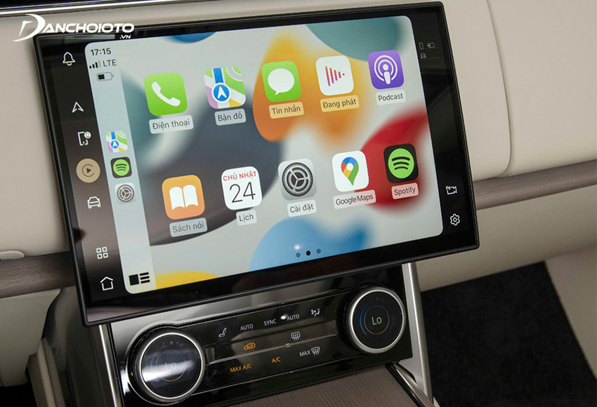 Nổi bật ở trung tâm khoang lái của Land Rover Range Rover 2023 là hệ thống giải trí Touch Pro Duo cảm ứng kép 10 inch
