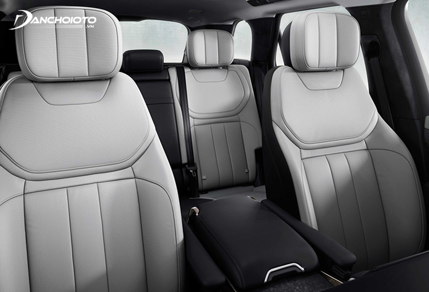 Tất cả hàng ghế trên Land Rover Range Rover 2023 đều được bọc da cao cấp