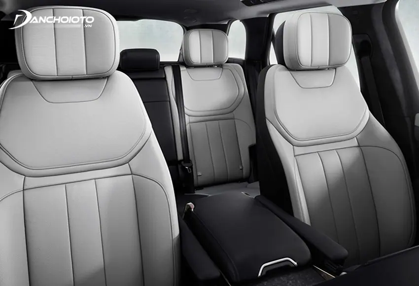 Tất cả hàng ghế trên Land Rover Range Rover 2024 đều được bọc da cao cấp
