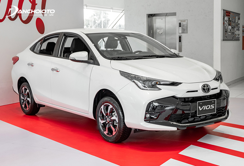Thân xe Toyota Vios 2023 trông khá khoẻ khoắn