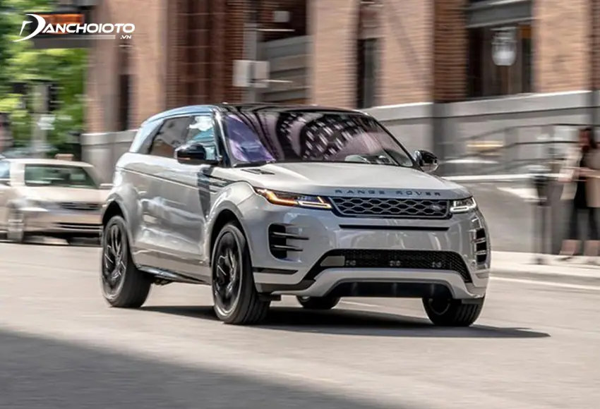 Vô lăng của Land Rover Range Rover Evoque 2024 đem đến cho người lái trải nghiệm thoải mái hơn