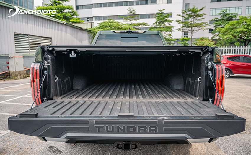 Cửa thùng Toyota Tundra 2023 có thể mở thủy lực với tải trọng lên tới 879 kg