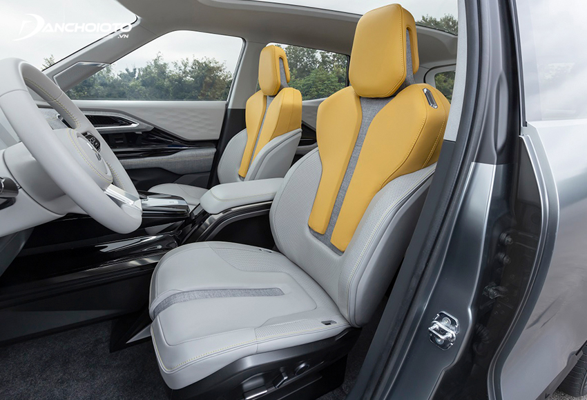 Không gian ghế ngồi trên Mitsubishi XFC Concept 2023 được đánh giá khá rộng rãi cho cả hai hàng ghế