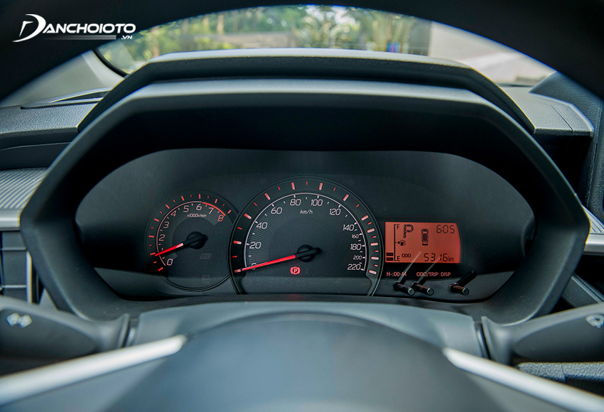 Bảng đồng hồ Toyota Wigo 2024 dạng analog kết hợp màn LCD phía sau vô lăng